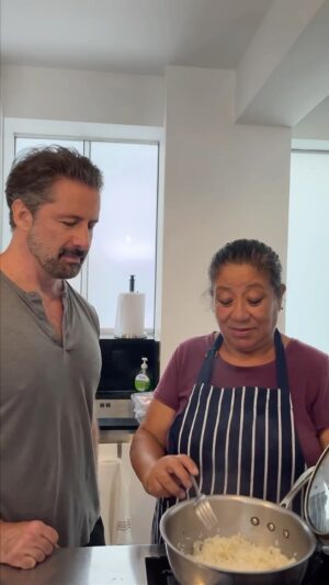 Marco Zunino Instagram - ¿Qué tan difícil es hacer arroz? Mira hasta el final y descúbrelo @arbisandobal 

#foryou #parati #viral #paratiiiiiiiiiiiiiiii #fyp #foryourpage #cocinar #arroz #cocina #elgranchef