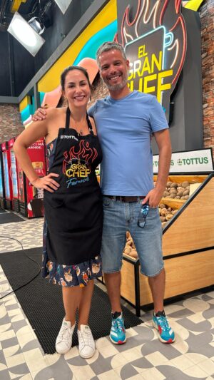 Marco Zunino Instagram - 😀 El mejor trend al lado de @ximeactriz @marcozunino_of @denissedibos @angiearizaga @jotabenz92 @rickytrevitazzo @luiguicarbajal @austinpalaoc @stevepalao @yosoypelaez @latina.pe @elgrancheffamosos.tv 

#elgrancheffamosos #cocina #dupla #humor