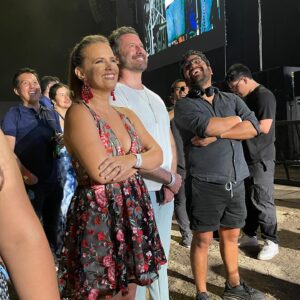 Marco Zunino Instagram - Esta aventura musical está llena de sorpresas 🤩. ¿Ya escuchaste nuestra balada “Para quererte más”? 
Prepárate porque ¡se viene más cumbia! 🎶.

Gracias @corazonserranoperu 💖 🎤 

#nodejadelatir #corazónserrano #concierto #música #cumbia #perú #sorpresas #pronto #cantantes #show