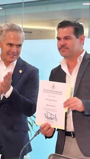 Marco de la O Instagram - Hoy en el senado de la república un reconocimiento muy honorable por parte de mexicanos triunfadores gracias muchas gracias