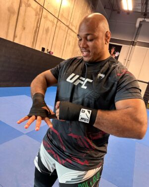 Marcos Rogério de Lima Instagram - É bom estar de volta! ✌🏾👊🏾🦍
