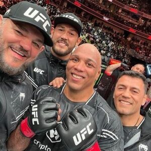 Marcos Rogério de Lima Instagram - Obrigado a todos os treinadores e parceiros por estarem presentes durante toda a preparação para este grande dia, alcançamos a vitória. Obrigado Equipe! 👊🏾🦍

Thank you to all the coaches and partners for being present throughout the preparation for this great day, we achieved victory. Thanks Team! 👊🏾🦍

#congrulations #winnerufc #vamoscomtudopezão #ufc #ufc298 #ganhador #ufcbrasil