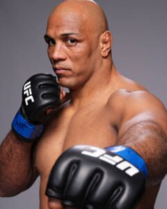 Marcos Rogério de Lima Instagram - DÁ PARA CHEGAR LÁ! ✌🏾👊🏾🦍🇧🇷

Quem sabe onde quer chegar não mede esforços para conquistar.

YOU CAN GET THERE! ✌🏾👊🏾🦍🇺🇸 

Anyone who knows where they want to go will spare no effort to achieve it.

.
.
.
.
.
.
.
#ufc #boxing #lutador #seguimosemfoco