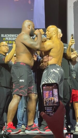 Marcos Rogério de Lima Instagram - ENCARADA FEITA! Marcos Pezão vs Derrick Lewis fará parte do card principal do #ufc291, neste sábado! 👊🏼🔥