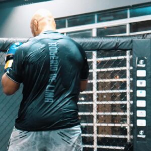 Marcos Rogério de Lima Instagram - Já se perguntou se realmente está disposto a pagar o preço pelos seus sonhos? O caminho sempre será longo e cheio de obstáculos para tentar te impedir!

Fotos: @digi.tal.marketing_ 
.
.
#pezao011 #lutadormma #lutadorufc #ufc