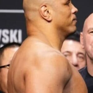 Marcos Rogério de Lima Instagram - Chegamos Focado, Determinado e Preparado para trazer a Vitória! 👊🏾🔥🇧🇷

We arrive Focused, Determined and Prepared to bring Victory! 👊🏾🔥🇺🇸

#ufc #ufcfightpass #ufc298 #vamoscomtudopezão #lutadordoufc #combate