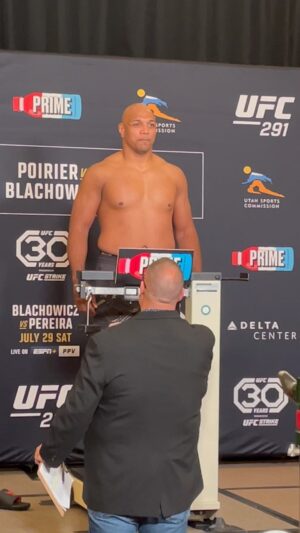 Marcos Rogério de Lima Instagram - CONFIRMADO! Pezão cravou 118.8kg e avançou para sua luta com Derick Lewis no #ufc291