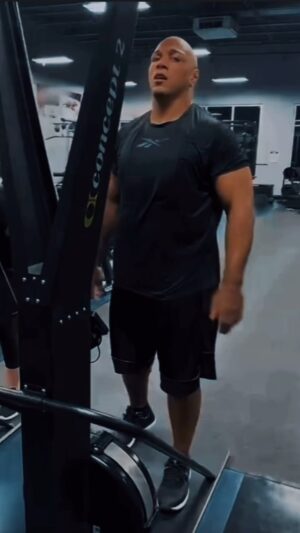 Marcos Rogério de Lima Instagram - Everything you do REPEATEDLY becomes Excellence. 👊🏾✌🏾🦍🇺🇸

Tudo o que você faz REPETIDAMENTE se torna  Excelência. 👊🏾✌🏾🦍

.
.
.
.
.
#pezaoufc #lutadordoufc #marcospezão #excelencia #combate #ufc #lutador