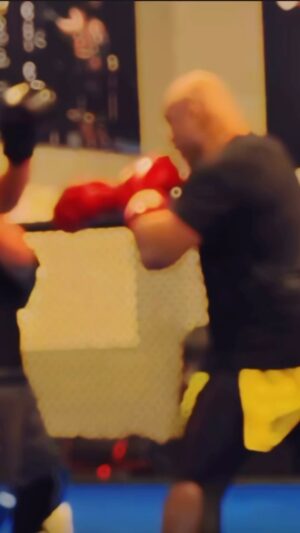 Marcos Rogério de Lima Instagram - Acompanhe de perto o meu dia a dia de treino e preparação, para essa grande luta que está por vim. Foco e Determinação para correr atrás dos objetivos e trazer a vitória para casa! ✌🏾👊🏾🦍 

Follow my daily training and preparation closely for this big fight that is about to come. Focus and Determination to pursue your goals and bring home victory! ✌🏾👊🏾🦍

.
.
.
.

#PezãoNoUFC #TreinoIntenso #embuscadotitulo #pezãonoufc