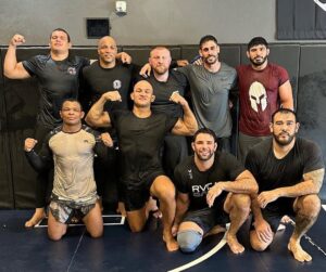 Marcos Rogério de Lima Instagram - Friday day with party in the jungle ✌🏾👊🏾🦍