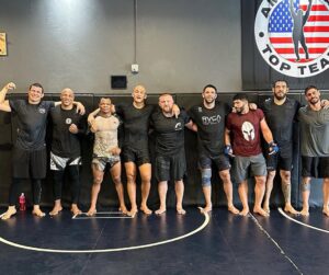Marcos Rogério de Lima Instagram - Friday day with party in the jungle ✌🏾👊🏾🦍