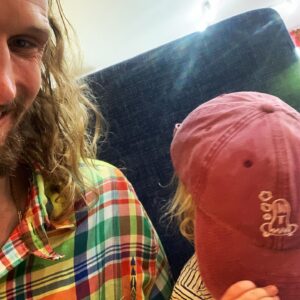 Marcus Berggren Instagram - Stötta svensk poesi & köp min rökespökekeps genom Sveriges finaste förlag @kaunitzolsson 
Ritat av mig – Prissatt av nån idiot som hatar cash
Billig samt mättande 
Kvalitativ som furu/Pokémon
Luktar inget
än
FAN VA JAG ÄLSKAR KEPSAR, främst röda 
🖤🕵️‍♂️
Finnes i limiterad utgåva på Kaunitz Olssons hemsida