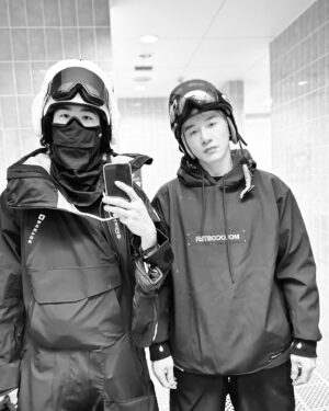 Marcus Chang Instagram - 慢條斯理的張先生滑雪可是很衝的😏
