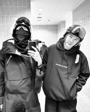 Marcus Chang Instagram - 慢條斯理的張先生滑雪可是很衝的😏