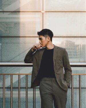 Marcus Chang Instagram - Merry Christmas 🎄✨
 聖誕快樂❤️

#MerryChristmas suit: #hugoboss