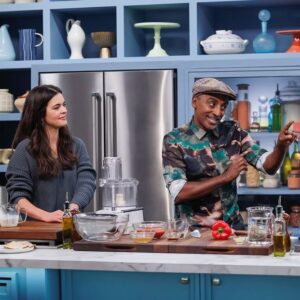 Marcus Samuelsson Instagram - You’re definitely going to want to tune in for this one! On #TheKitchen we all shared classic dishes that every home cook should know. Watch as @GeoffreyZakarian demonstrates the perfect technique for Braised Short Ribs, @KatieLeeBiegel prepares a signature Caesar Salad, @JeffMauro cooks up a delicious Pasta Puttanesca, @SunnyAnderson whips up an Easy Banana Brûlée Fool, and yours truly makes classic Shrimp and Grits. Catch it on the @FoodNetwork today.