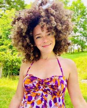 Marcy Harriell Instagram - I am coming from the past to tell you there are two present days of summer left and probably some future heat too
💗swipe to see my favorite dress I sewed this summer, designed and stitched one fine June day on a porch on West Virginia 🌞
#isew #sewistsofinstagram #summervibes #waxprint