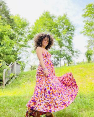 Marcy Harriell Instagram - I am coming from the past to tell you there are two present days of summer left and probably some future heat too
💗swipe to see my favorite dress I sewed this summer, designed and stitched one fine June day on a porch on West Virginia 🌞
#isew #sewistsofinstagram #summervibes #waxprint