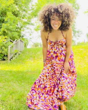 Marcy Harriell Instagram - I am coming from the past to tell you there are two present days of summer left and probably some future heat too
💗swipe to see my favorite dress I sewed this summer, designed and stitched one fine June day on a porch on West Virginia 🌞
#isew #sewistsofinstagram #summervibes #waxprint