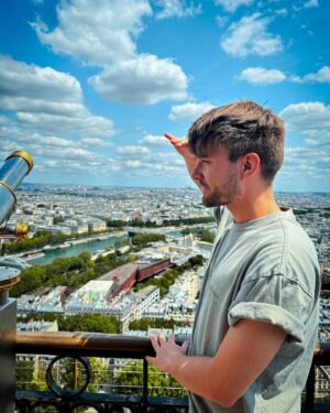 Marek Lambora Instagram - {Fotka na Eiffelovce nebude s největší pravděpodobností Eiffelovku vůbec obsahovat😏}

#cestovatelskytip
#france