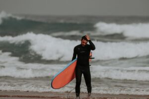 Marek Lambora Instagram - Hej VLNY?
Počkáte na mě zas do příštího roku?🙏🏻🌊

📷 @aydyscaan 
#surflife