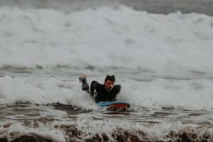 Marek Lambora Instagram - Hej VLNY?
Počkáte na mě zas do příštího roku?🙏🏻🌊

📷 @aydyscaan 
#surflife