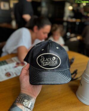 Marek Pavala Instagram - 1. Výtah do úpravy oděvů
2. Matilda, U Fleků
3. Polární žáře nad Fuegem
4. Nová kšiltovka z @denim_heads_prague 
5. @ingredients_store 
6. Samo peklo
7. Pergola od @alutech.bohemia (chystám recenzi!)
8. H&K MP5
9. U Fuega