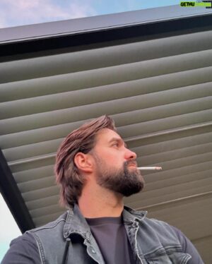 Marek Pavala Instagram - 1. Výtah do úpravy oděvů
2. Matilda, U Fleků
3. Polární žáře nad Fuegem
4. Nová kšiltovka z @denim_heads_prague 
5. @ingredients_store 
6. Samo peklo
7. Pergola od @alutech.bohemia (chystám recenzi!)
8. H&K MP5
9. U Fuega