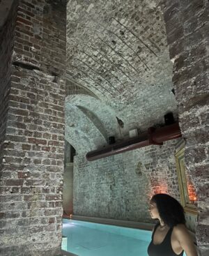 Margaret Clunie Instagram - Last night bobbing around @aireancientbaths_uk ✨