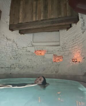 Margaret Clunie Instagram - Last night bobbing around @aireancientbaths_uk ✨