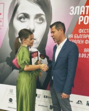 Margarita Stoykova Instagram - Чест!
За всички нас!
Днес получихме най-голямото признание за това, което направихме! 
Благодарим на всички замесени в тази наша огромна СБЪДНАТА мечта.

🏆“ЗЛАТНА РОЗА” за НАЙ-ДОБЪР ПЪЛНОМЕТРАЖЕН ФИЛМ ex aequo с “Уроците на Блага” 

🏆“ЗЛАТНА РОЗА” за НАЙ-ДОБЪР РЕЖИСЬОР на ЯНА ТИТОВА

🏆Награда на град ВАРНА на МАРГАРИТА СТОЙКОВА

🏆Награда на критиката на ЯНА ТИТОВА