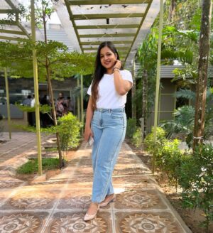Margret Antony Instagram - Dear Sunday, stay a bit longer ♥️🌸🥹
Clicked by @kevinkurisinkal