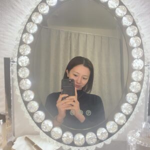 Mari Iriki Instagram - 過去、
映画の撮影や舞台の公演で訪れたことのある広島
数年ぶりにやってきました
今回は
あるバラエティの収録
旅ロケです
情報解禁は後日お知らせしますね
お楽しみに☺️

撮影前のメンテナンスは
@grancher_salon へ
EMSと手技で
フェイスラインがすっきり
BIOPHYTOでお肌がぴかぴかに…
その時の肌状態に合わせたメニューを選んでくれる佐々木さん @hiii__sasaki 🥰に出会ってから、お肌の状態がぐっとよくなった！

#広島 #hiroshima 
#美容 #biophyto #granchersalon #beauty #広尾