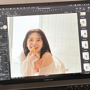 Mari Iriki Instagram - 本日 1/16発売号
FLASH にグラビアが掲載されています
今回は
日常に近い恋人との時間でナチュラルな女性らしさをイメージ。
でも、

『イケナイ魅力に溺れていたい。』

ですって。🫣
そんな言葉をページに書いて頂きました。

4名様にサイン入りチェキが当たるので
FLASHを買って、ぜひご応募してね
締切は1月23日まで

感想 待ってます☺️

hand nail @cochunail 
foot nail @huul_beaut 
facial エステ @faceline_plus 
　　　担当 @hiii__sasaki 
body メンテ @m.plus 

#グラビア #flash #gravura #ドラマ #蜜と毒 #入来茉里 #japan #japanesegirl