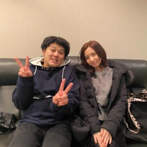 Mari Iriki Instagram - クランクアップの日は
合成みたいな綺麗な空でした。

ドラマ『蜜と毒』
昨日のオンエアで無事に全10話放送。
ありがとうございました。

初めての主演ドラマ
素敵なキャスト・スタッフの皆様のおかげで
一生記憶に残る
良い経験をさせて頂きました。
柏屋コッコ先生の原作の力をお借りして
濃い内容で、濃い日々でした☺️
たくさんの挑戦もさせてもらいました。

感謝…マチコありがとう。

これからも
愛情を注げる役に出会えますように
精進していきます。

と、お別れの気持ちで溢れる今ですが
お知らせがあり
BSテレ東で放送してきました ドラマ『蜜と毒』
4月9日からは
地上波 テレビ東京にて
毎週火曜27時25分〜
放送されることになりました👏

地上波 ありがとうございます

☺️
thank you
@addict_bs7ch 
@s_shiraishikun 
@reiya_masaki 
@rinka_ootani 
@itakuratakeshi