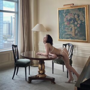 Mari Iriki Instagram - オフショット ⑤
12/18 発売 『週刊現代』

5枚目のアングルの写真は
紙面にも載っているのですが
こんな流れで
椅子に座って腰を反って、の1枚。
筋肉痛が確定した瞬間。笑

月曜日には次の号が発売なので
オフショット投稿は明日までの予定☺️
Instagramを見て『週刊現代』を買ったよ、という声もあって嬉しいです。
たくさんありがとう♡
まだ買えてない方は、ぜひに。

#グラビア #グラビア撮影 #裏側 #週刊現代 #オフショット #入来茉里  #gravure #hip  #japanesegirl