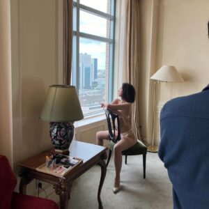 Mari Iriki Instagram - オフショット ⑤
12/18 発売 『週刊現代』

5枚目のアングルの写真は
紙面にも載っているのですが
こんな流れで
椅子に座って腰を反って、の1枚。
筋肉痛が確定した瞬間。笑

月曜日には次の号が発売なので
オフショット投稿は明日までの予定☺️
Instagramを見て『週刊現代』を買ったよ、という声もあって嬉しいです。
たくさんありがとう♡
まだ買えてない方は、ぜひに。

#グラビア #グラビア撮影 #裏側 #週刊現代 #オフショット #入来茉里  #gravure #hip  #japanesegirl
