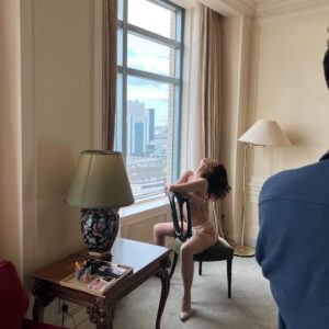 Mari Iriki Instagram - オフショット ⑤
12/18 発売 『週刊現代』

5枚目のアングルの写真は
紙面にも載っているのですが
こんな流れで
椅子に座って腰を反って、の1枚。
筋肉痛が確定した瞬間。笑

月曜日には次の号が発売なので
オフショット投稿は明日までの予定☺️
Instagramを見て『週刊現代』を買ったよ、という声もあって嬉しいです。
たくさんありがとう♡
まだ買えてない方は、ぜひに。

#グラビア #グラビア撮影 #裏側 #週刊現代 #オフショット #入来茉里  #gravure #hip  #japanesegirl