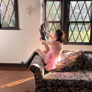 Mari Iriki Instagram - 私のお気に入りの１枚。
19日発売 週刊プレイボーイ より。
撮影:熊谷貫
スタイリング:佐賀愛衣
ヘアメイク:山下景子
@shupure_official 

主演ドラマ『蜜と毒』が放送の中で
2月はデジタルグラビアが沢山

9日発売、週刊現代『蜜より甘く』
19日発売、週プレ『魔性なる清楚』

そして、お知らせなのですが
来週27日 FLASHさんより
デジタル写真集 『密かな約束』が配信されます！
先月発売された撮り下ろしが
デジタル写真集になって戻ってきました
ありがとうございます🙌
また詳細は載せますね

ドラマ全10話もデジタル写真集3作品も
全部見て欲しい
2024年は挑戦の多い年だ〜
いつもありがとうございます☺️
引き続き 応援 よろしくお願いします

『蜜と毒』 @addict_bs7ch 
見逃し配信は TVer で。

 #写真集 #グラビア #gravure #蜜と毒 #蜜より甘く #魔性なる清楚 #密かな約束 #入来茉里