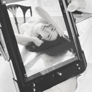 Mari Iriki Instagram - オフショット ⑤
12/18 発売 『週刊現代』

5枚目のアングルの写真は
紙面にも載っているのですが
こんな流れで
椅子に座って腰を反って、の1枚。
筋肉痛が確定した瞬間。笑

月曜日には次の号が発売なので
オフショット投稿は明日までの予定☺️
Instagramを見て『週刊現代』を買ったよ、という声もあって嬉しいです。
たくさんありがとう♡
まだ買えてない方は、ぜひに。

#グラビア #グラビア撮影 #裏側 #週刊現代 #オフショット #入来茉里  #gravure #hip  #japanesegirl
