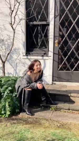 Mari Iriki Instagram - 19日発売 週刊プレイボーイ 撮り下ろしグラビア
&
デジタル写真集『魔性なる清楚』
オフショットムービー

この人（私）はなぜ
コートの下、そんなに薄着なんでしょうか
真冬なのですが☺️♡🧥

@shupure_official 

#週プレ #週刊プレイボーイ #グラビア #gravure #写真集 #撮り下ろし