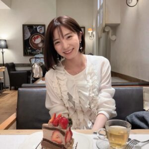 Mari Iriki Instagram - Happy Valentine🍫な今日は
ラジオ収録へ
その後マネージャーさんとお茶をして
色々話していたら
夜20:00〜21:00
インスタライブしよう〜となり
急ですが
皆様 お時間あればぜひに

ストーリーで
質問を募集しているので
投稿してね

私服 tops
@akte_official 

#akte #アクテ #Valentine #cafe #tea