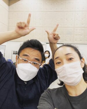 Mari Nishio Instagram - みなさーーーーん！
はい‼️
この方が、お稽古場に来たという事は？！
SISチャンネルお馴染みの！
稽古場レポートでーーーす！お楽しみに❤️
@siscompany_stage 
#ザ・ウェルキン
#八嶋智人さん