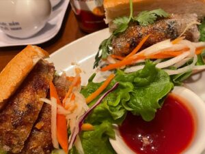 Mari Nishio Instagram - @restaurantsaigonvietnam ベトナム料理サイゴンさんへ行ってきました。
正直なところ、私、ベトナム料理って、ボンヤリしていました。タイ料理とか、中華とかハッキリと分かる感じではなく、、、、、。
そして本日衝撃を受けました。好き！好きですベトナム料理🇻🇳！そしてここの味付けが本当に美味しい‼️パインミーのパンやばいですね🥖試行錯誤してパンはお取り寄せしているそうです。(美人女将談😊)
蒸し春巻き、皆さん食べたことありますか？これまたトロリとして美味しい！
夜はまた楽しそうなメニューとなってます。
うぁーんさっき食べたばかりなのにもう食べたいです！
美人女将、どうもありがとう！
@restaurantsaigonvietnam 
@takakiyokatura