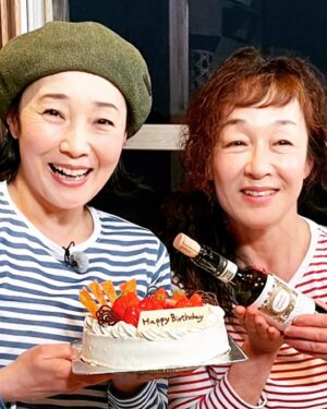 Mari Nishio Instagram - 皆さま、お祝いコメント沢山沢山ありがとうございました！
私は本日、キムラ緑子さんとお仕事でした。なんと！現場で最後の最後にお祝いして頂きました‼️もう、感動でした‼️
大変なロケだったにも関わらずケーキまで用意して下さって。緑子さんはじめ、スタッフの皆さまには感謝しかありません！そして、ロケはお天気で最高の景色を皆さんにお届けできると思います‼️また、詳しくは追ってお知らせいたします。事務所のスタッフの皆さまにも、感謝いたします‼️
あー最高のお誕生日でした🎂
@kimuramidoriko._official