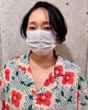Mari Nishio Instagram - @vogua_hair さんで阿波連さんにスッキリさせていただきました。今回はマンドリン弾いてる謎のショットです。
@vogua_hair 
@voguaboss 
#ふざけた美容師
#ふざけたお客
#ビフォーの人捕まっちゃったの？
#スッキリ感半端ない