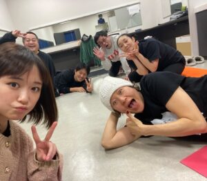 Mari Nishio Instagram - 「シラの恋文」東京公演無事に初日を迎える事ができました！ありがとうございました！ここからスタッフ、キャスト一丸となって突っ走ります‼️
@siscompany_stage 
#シラの恋文
#北村想
#日本青年館