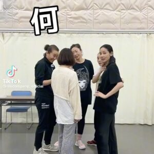 Mari Nishio Instagram - なんか、

すっごい楽チンな空気感の宣伝。
抜け感の良い人達。
是非！劇場でお待ちしております！
@siscompany_stage 
#ザ・ウェルキン