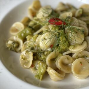 Mari Yamazaki Instagram - Pranzo di oggi 
Orecchiette con le cime di rapa 
A Conegliano Valdobbiadene