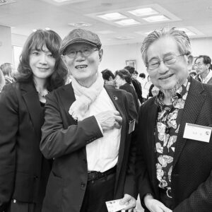 Mari Yamazaki Instagram - 6月6日
手塚治虫文化賞授賞式祝賀会にて
永井豪先生
ちばてつや先生
わたし